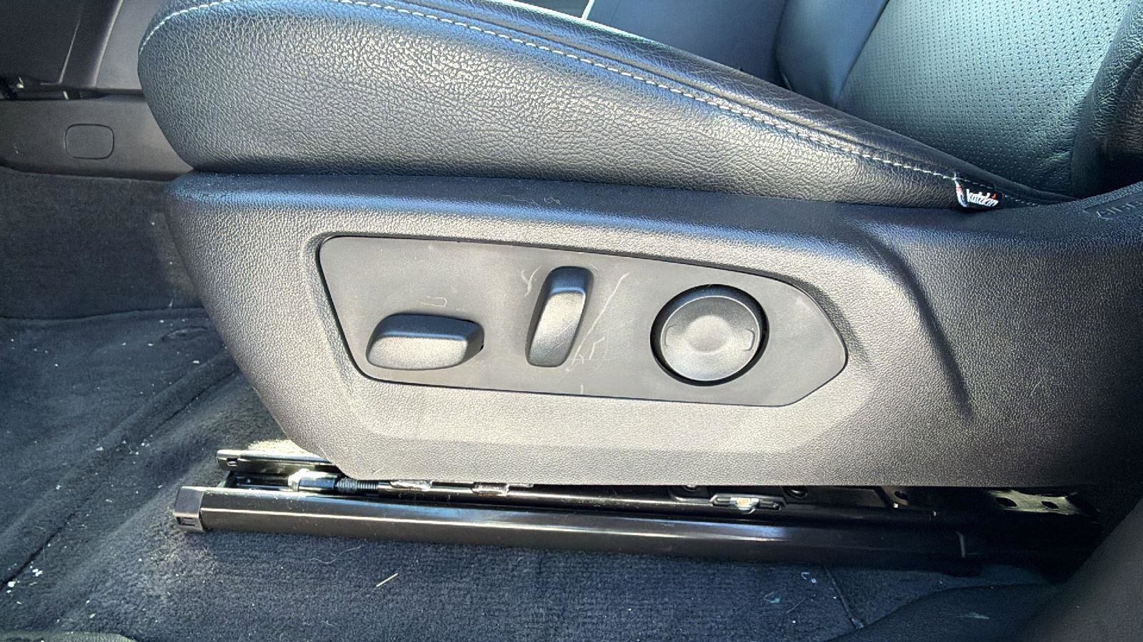 New 2025 GMC Canyon Elevation w/ Convenience Package image 21