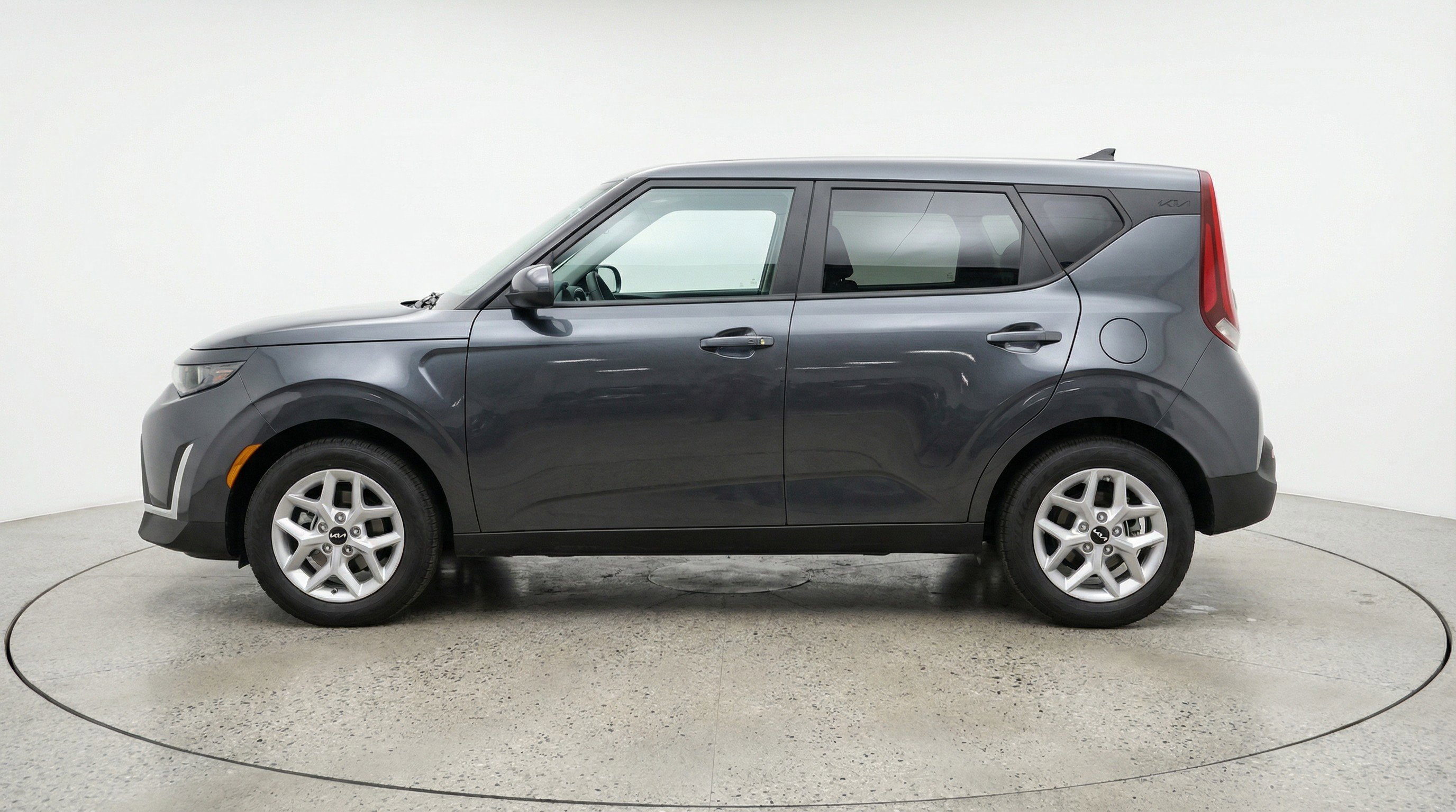 Used 2025 Kia Soul LX w/ LX Technology Package FWD image 5
