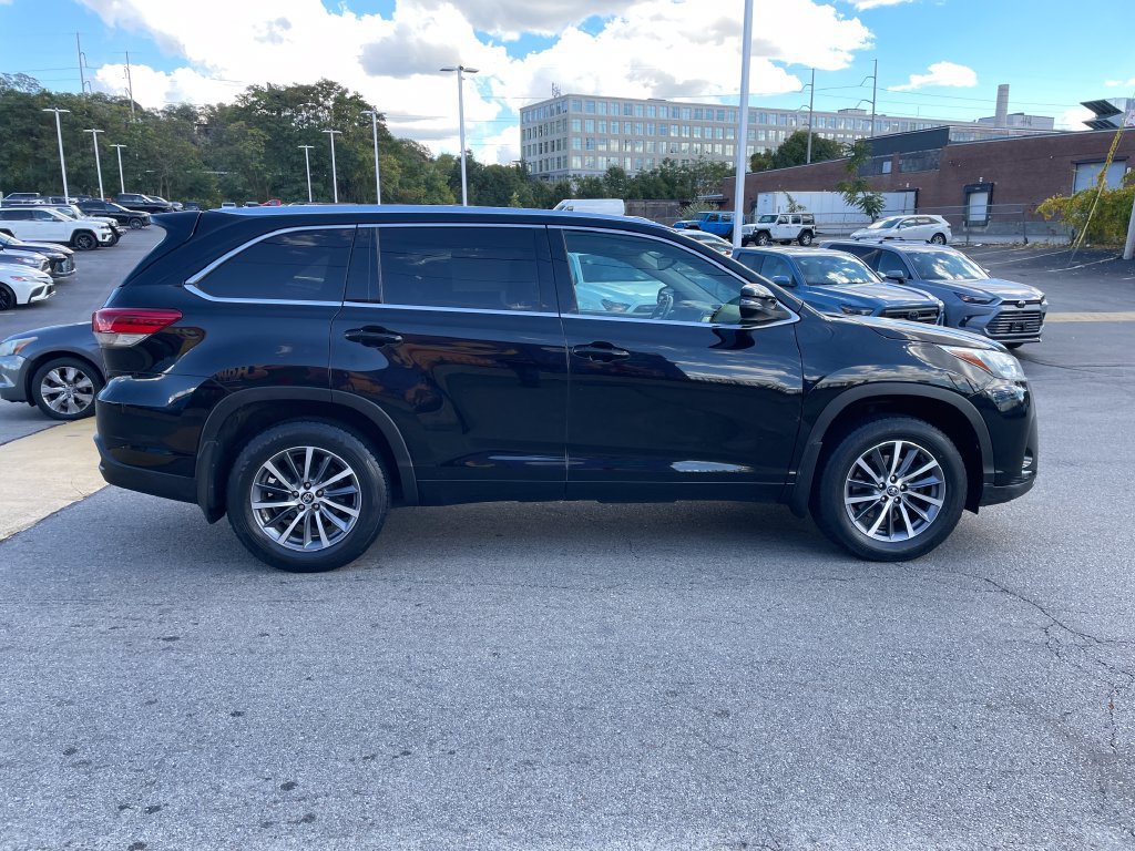 Used 2017 Toyota Highlander XLE AWD/4WD image 6
