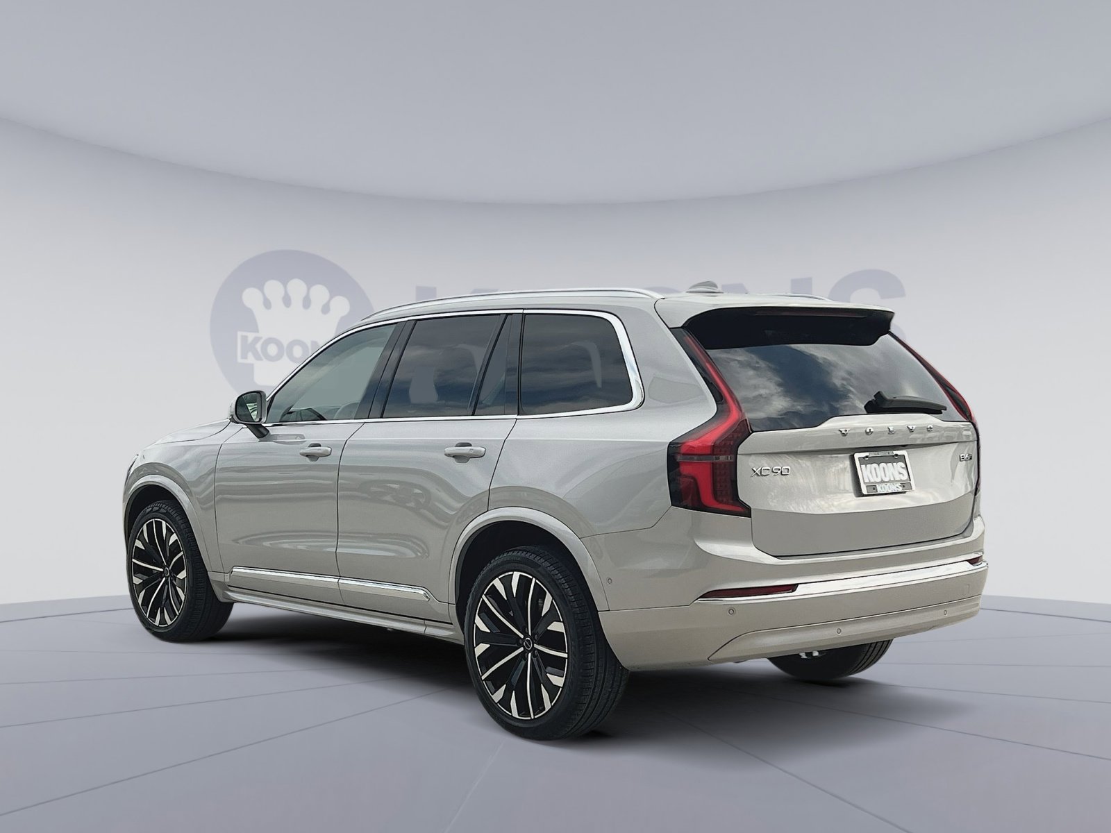 Certified 2025 Volvo XC90 B6 Plus AWD/4WD image 14