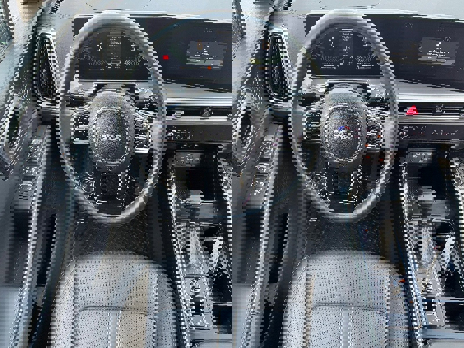 Used 2024 Kia Sorento S image 13