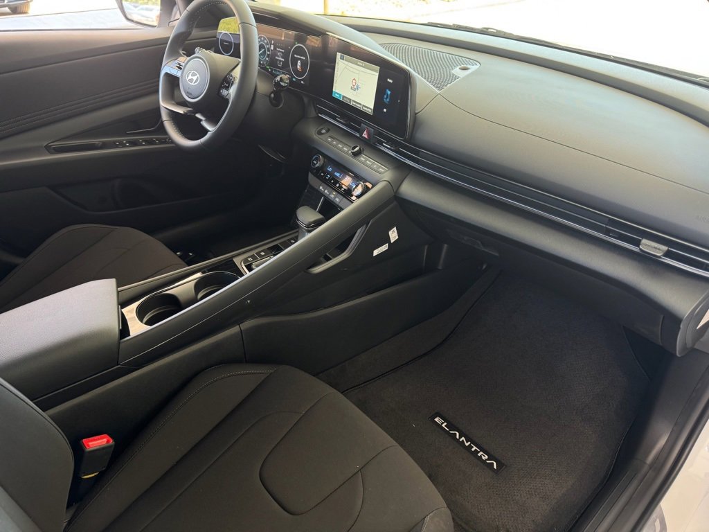 New 2025 Hyundai Elantra SEL image 14