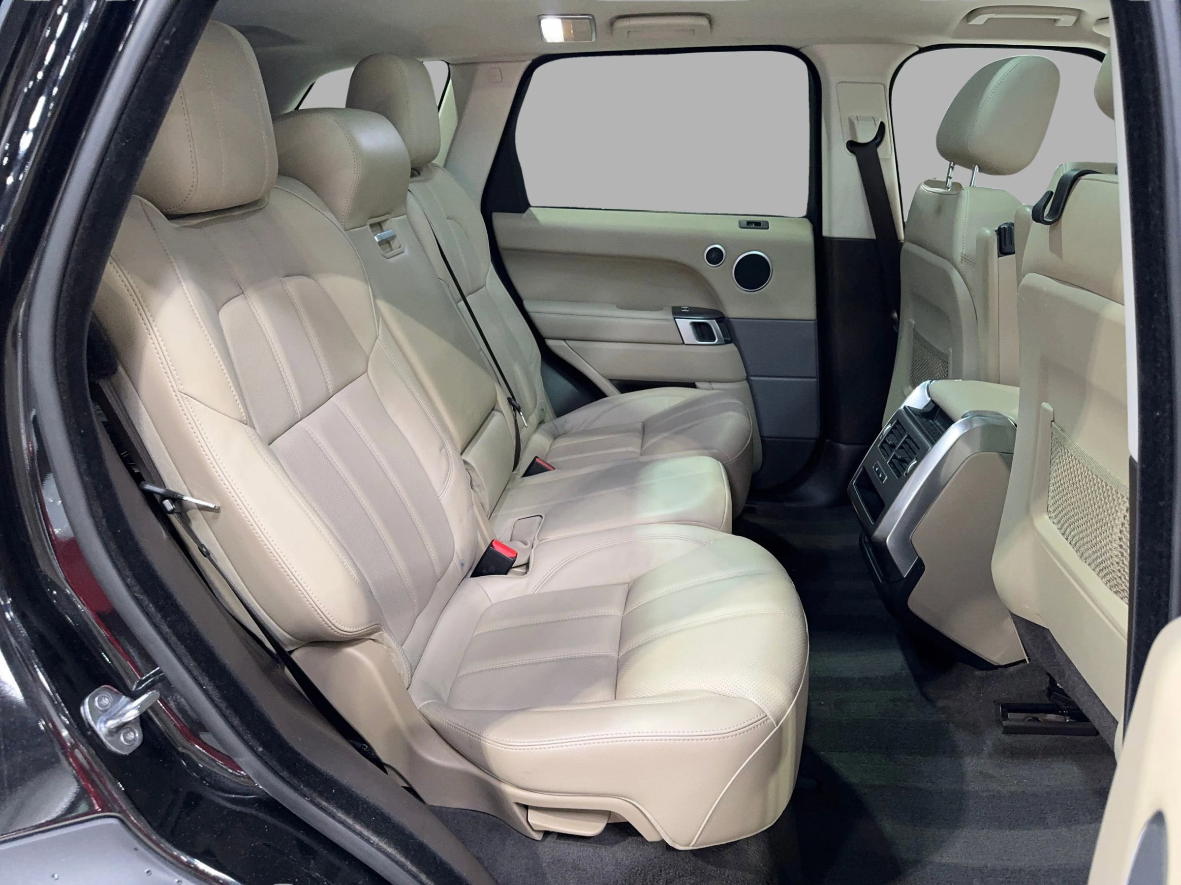 Used 2017 Land Rover Range Rover Sport SE image 24