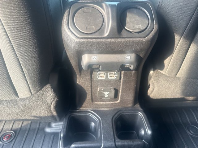 Used 2018 Jeep Wrangler Unlimited Sahara image 22