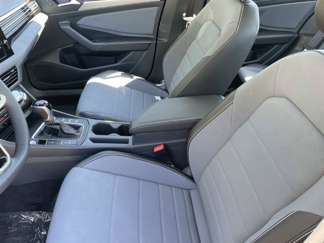New 2026 Volkswagen Jetta SE FWD image 22