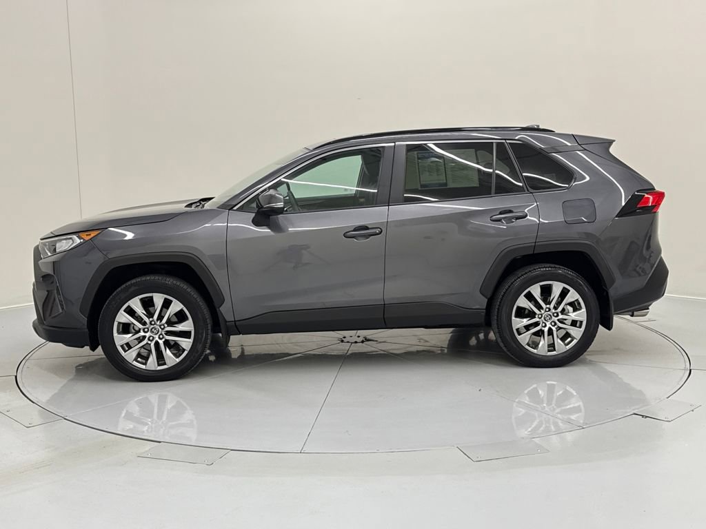Used 2021 Toyota RAV4 XLE Premium image 2