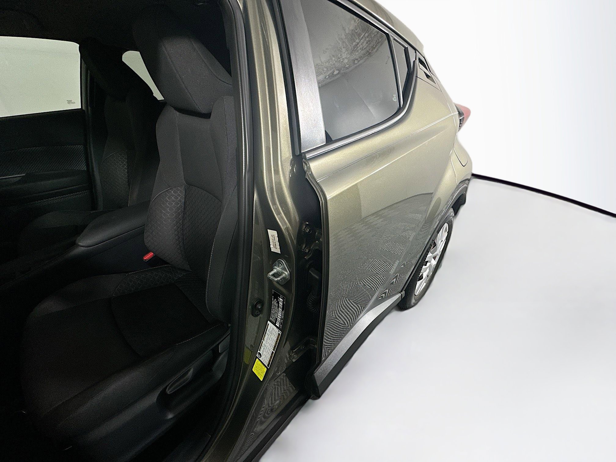 Used 2021 Toyota C-HR LE FWD image 12