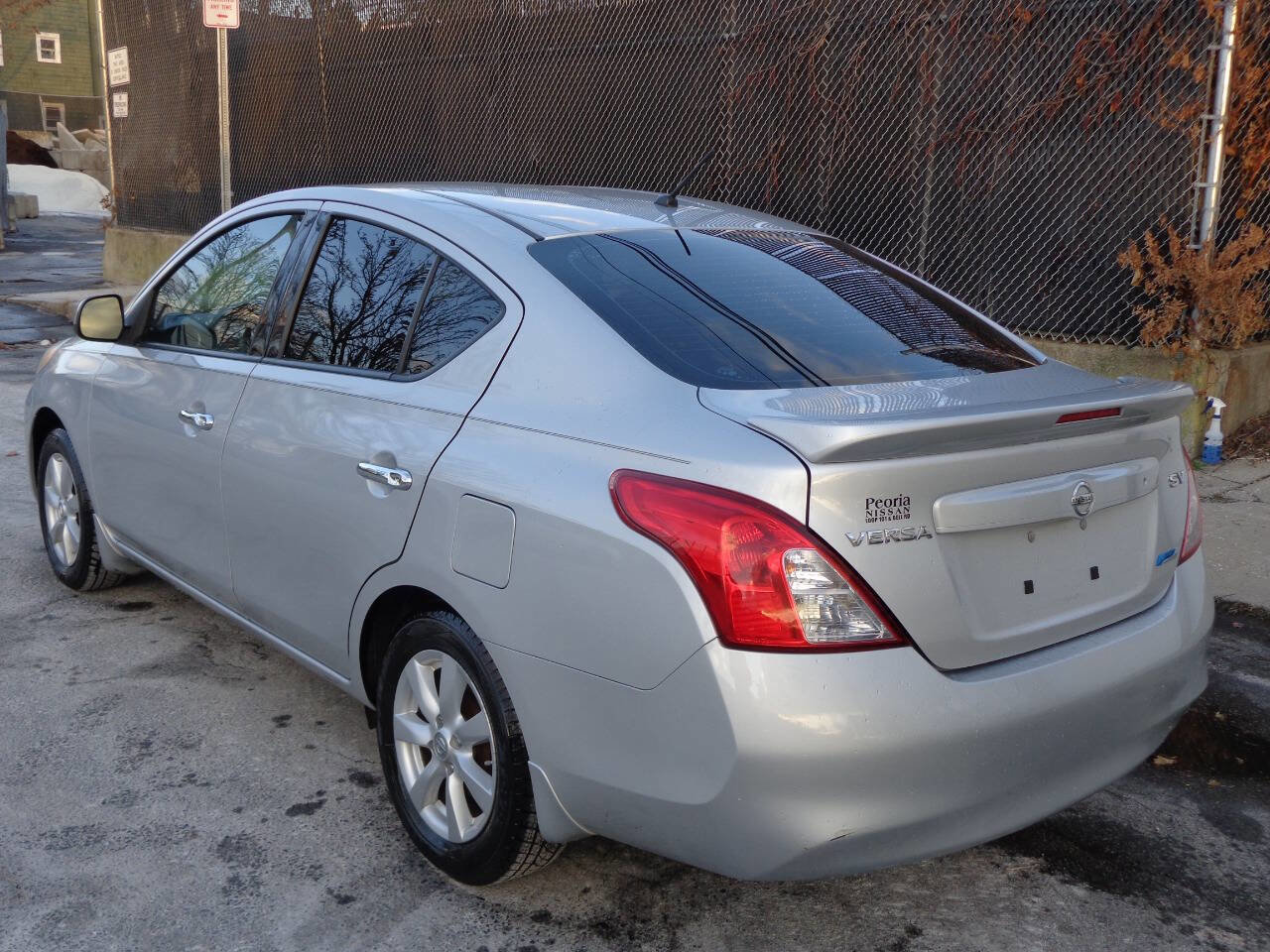 Used 2014 Nissan Versa SV w/ Convenience Package image 4