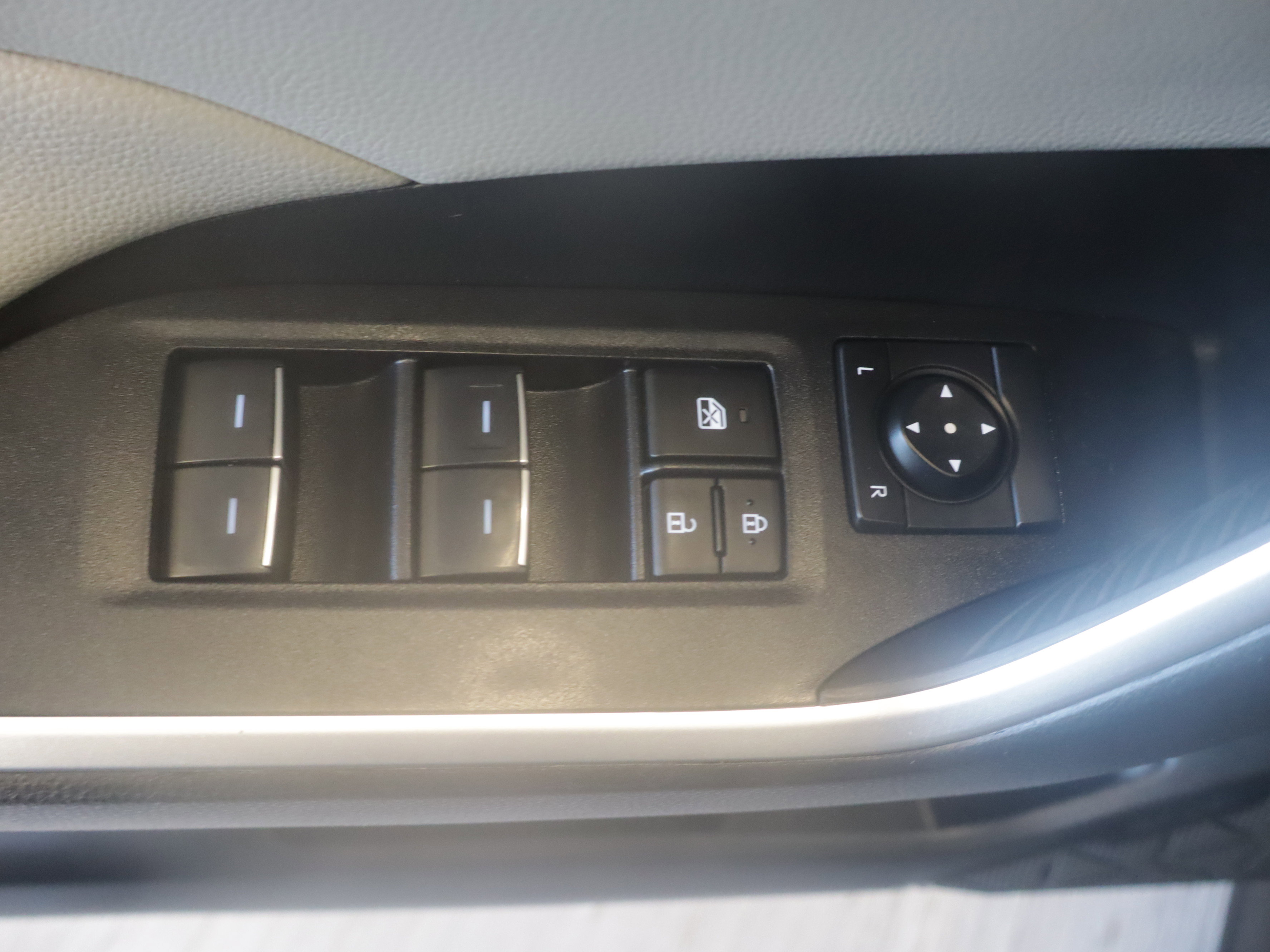 Certified 2024 Toyota RAV4 XLE w/ Convenience Package image 2