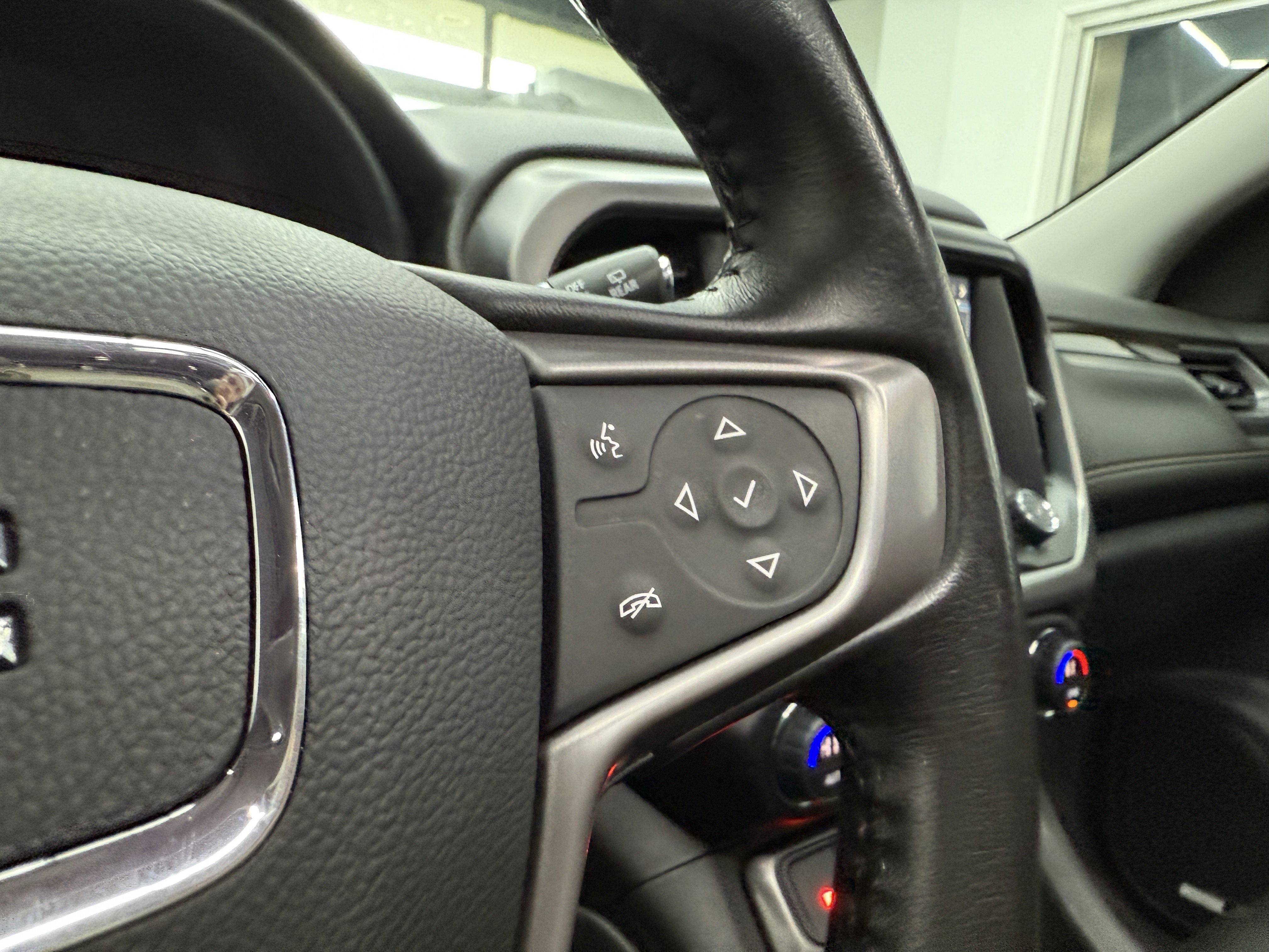 Used 2021 GMC Acadia AT4 image 18