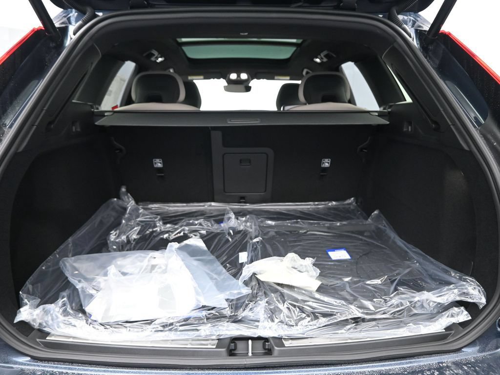 New 2026 Volvo XC60 B5 Plus w/ Climate Package AWD/4WD image 25
