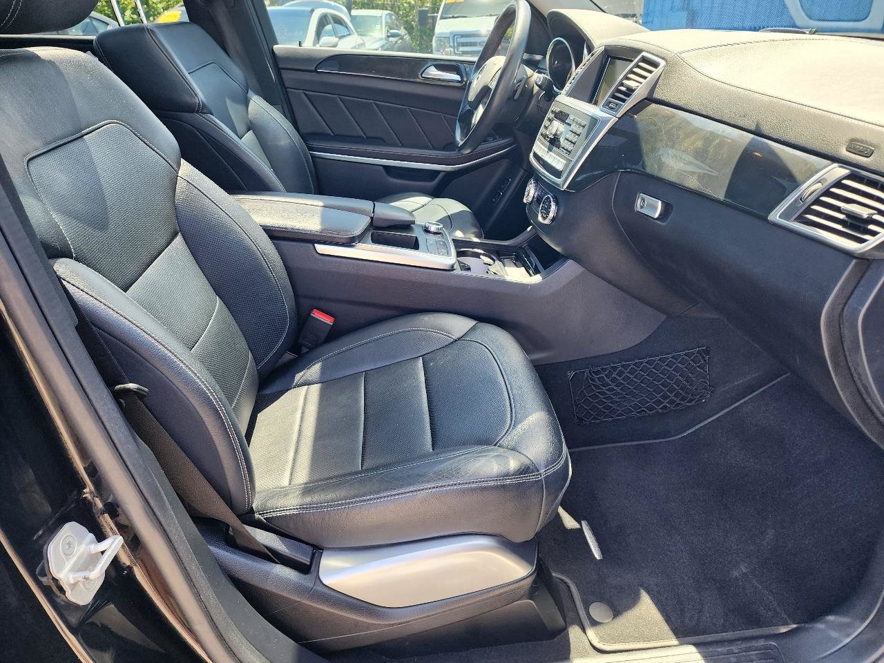 Used 2016 Mercedes-Benz GL 550 4MATIC image 36
