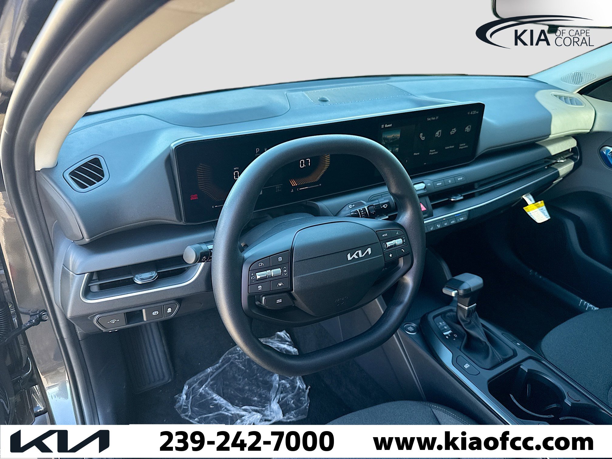 New 2025 Kia K4 LXS image 24