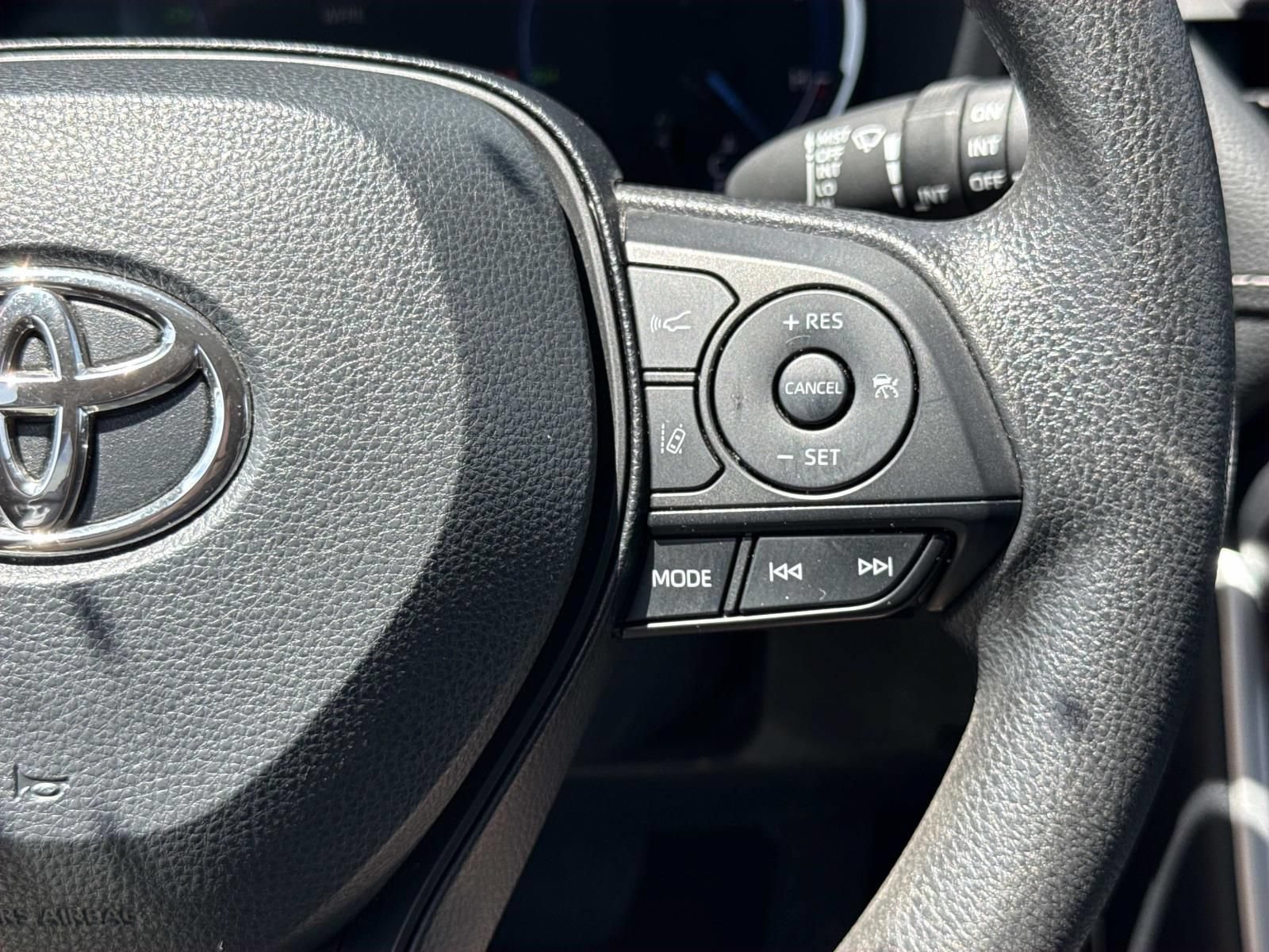 Used 2025 Toyota RAV4 XLE AWD/4WD image 14