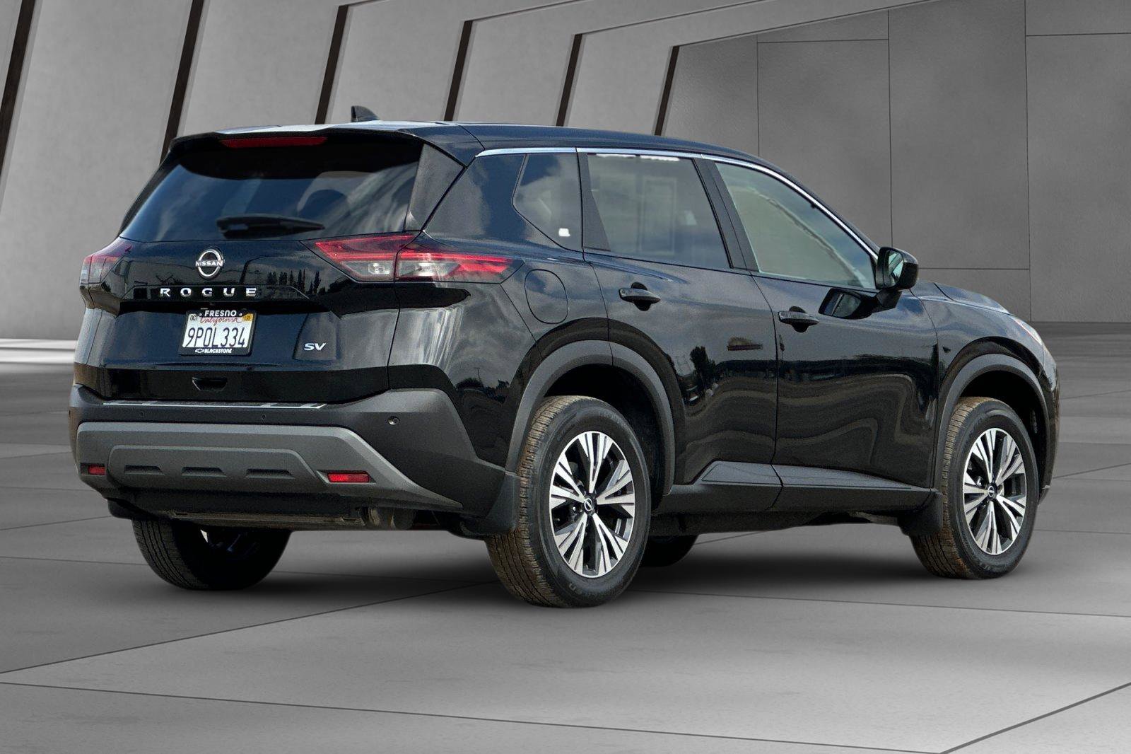 Used 2023 Nissan Rogue SV image 4