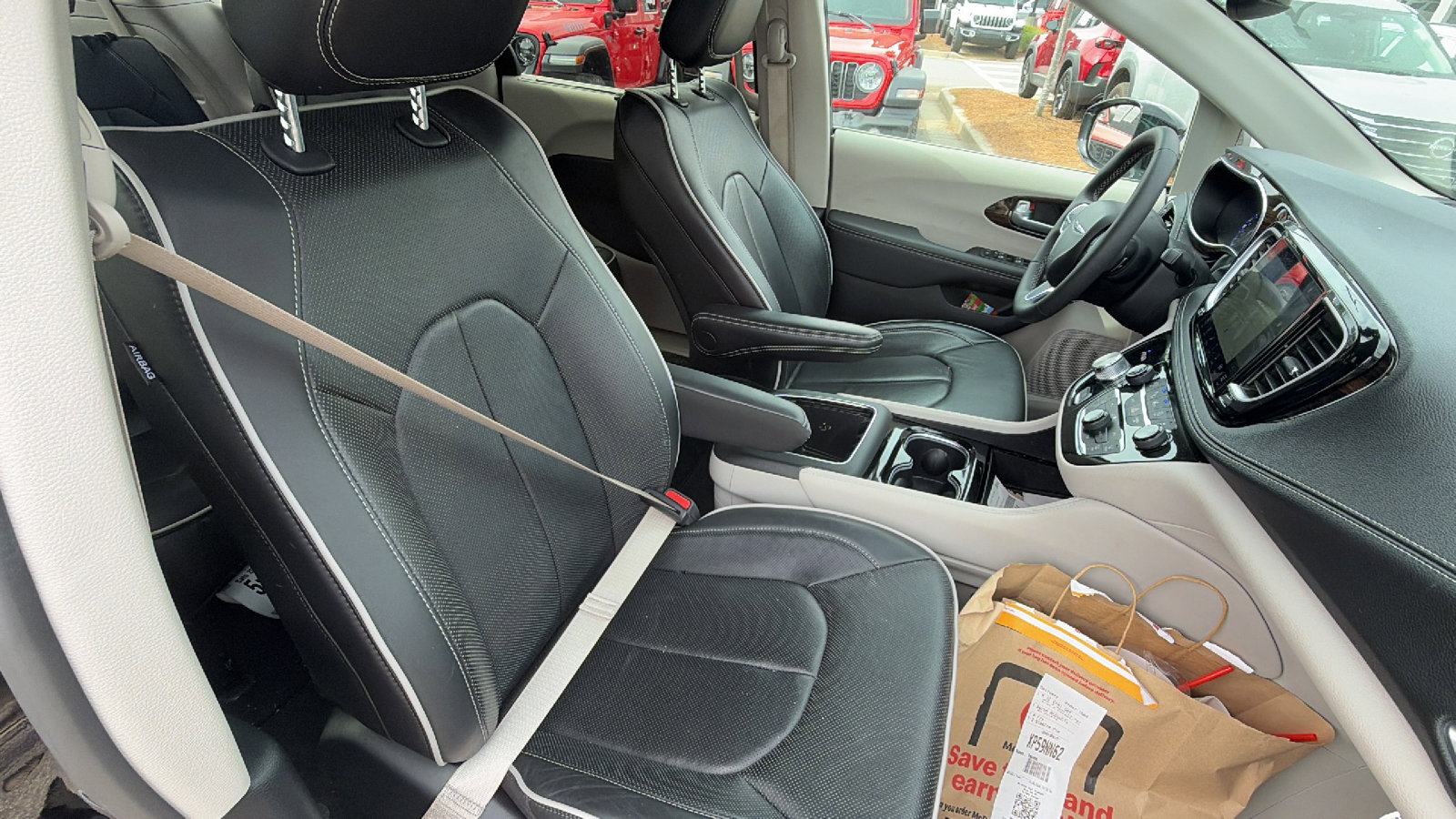 Used 2024 Chrysler Pacifica Limited image 20