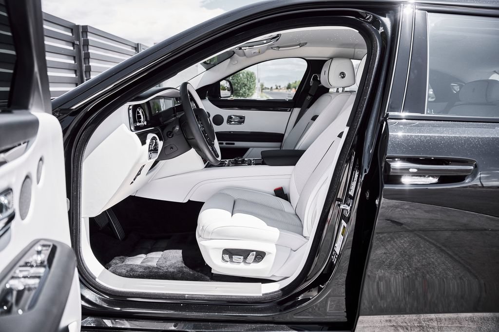 Used 2026 Rolls-Royce Ghost RWD image 33
