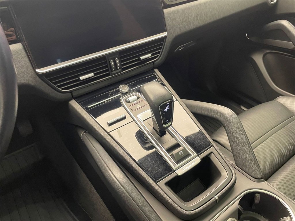 Used 2022 Porsche Cayenne Platinum Edition image 12