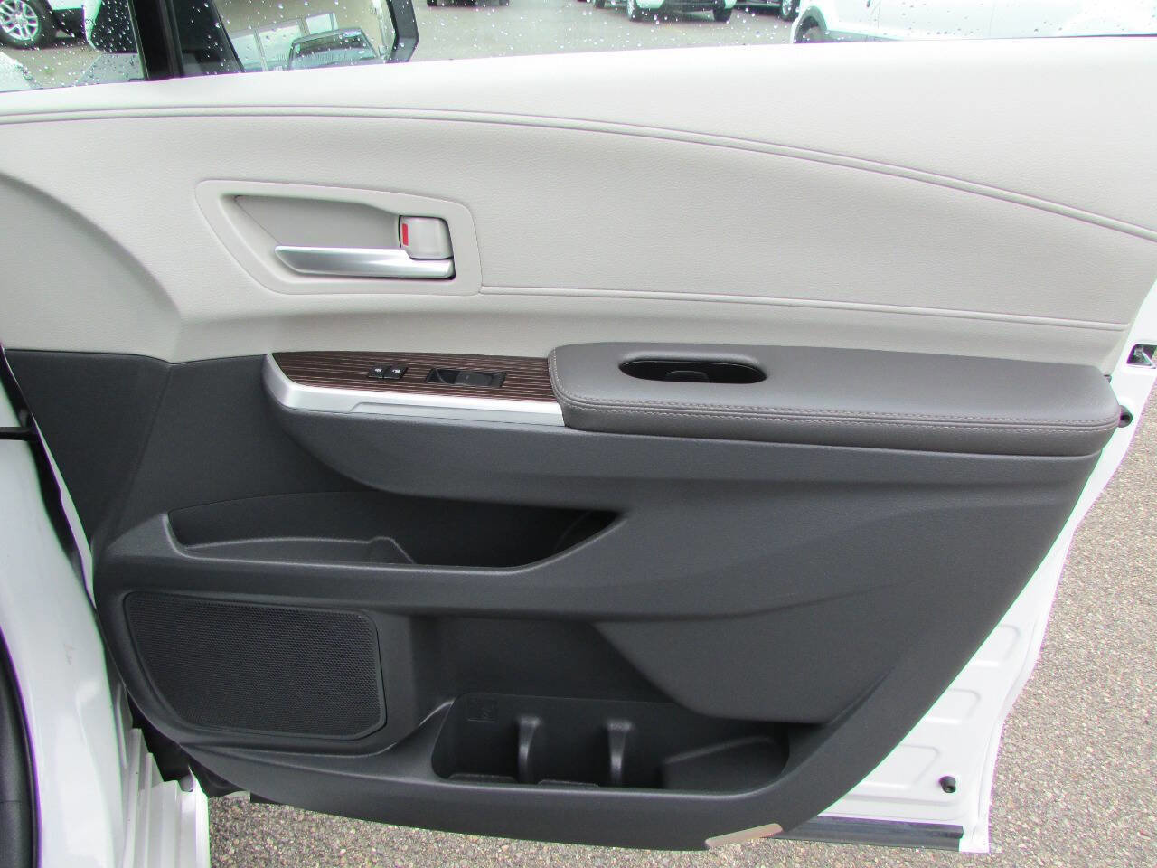 Used 2024 Toyota Sienna XLE image 19