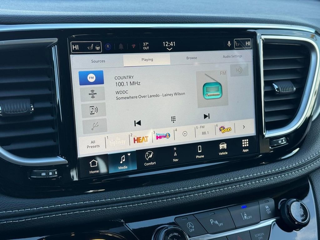 New 2026 Chrysler Pacifica Limited w/ Trailer Tow Group AWD/4WD image 22