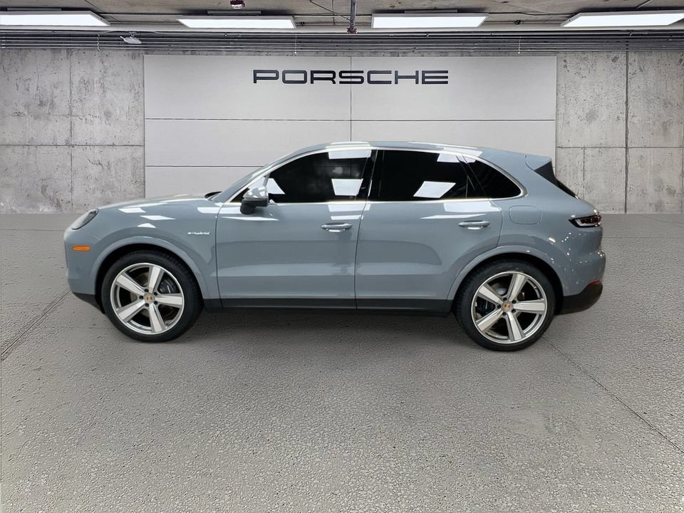Certified 2024 Porsche Cayenne AWD/4WD image 2