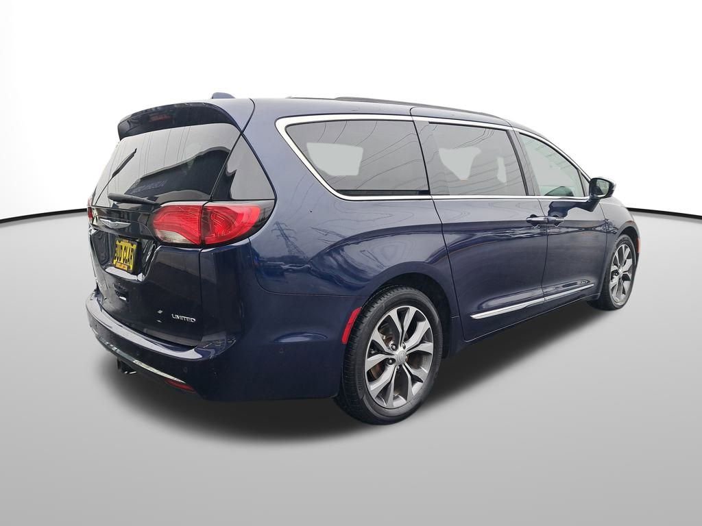 Used 2017 Chrysler Pacifica Limited image 6