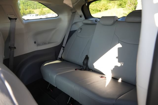 Used 2023 Toyota Sienna XLE FWD image 16
