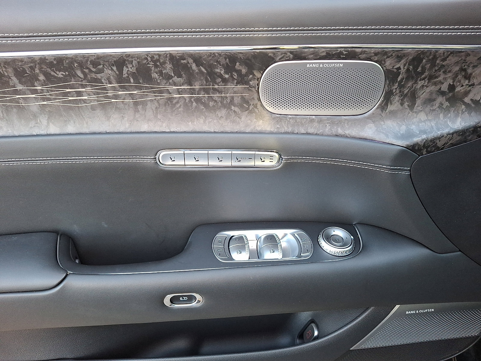 Certified 2023 Genesis G90 3.5T image 13