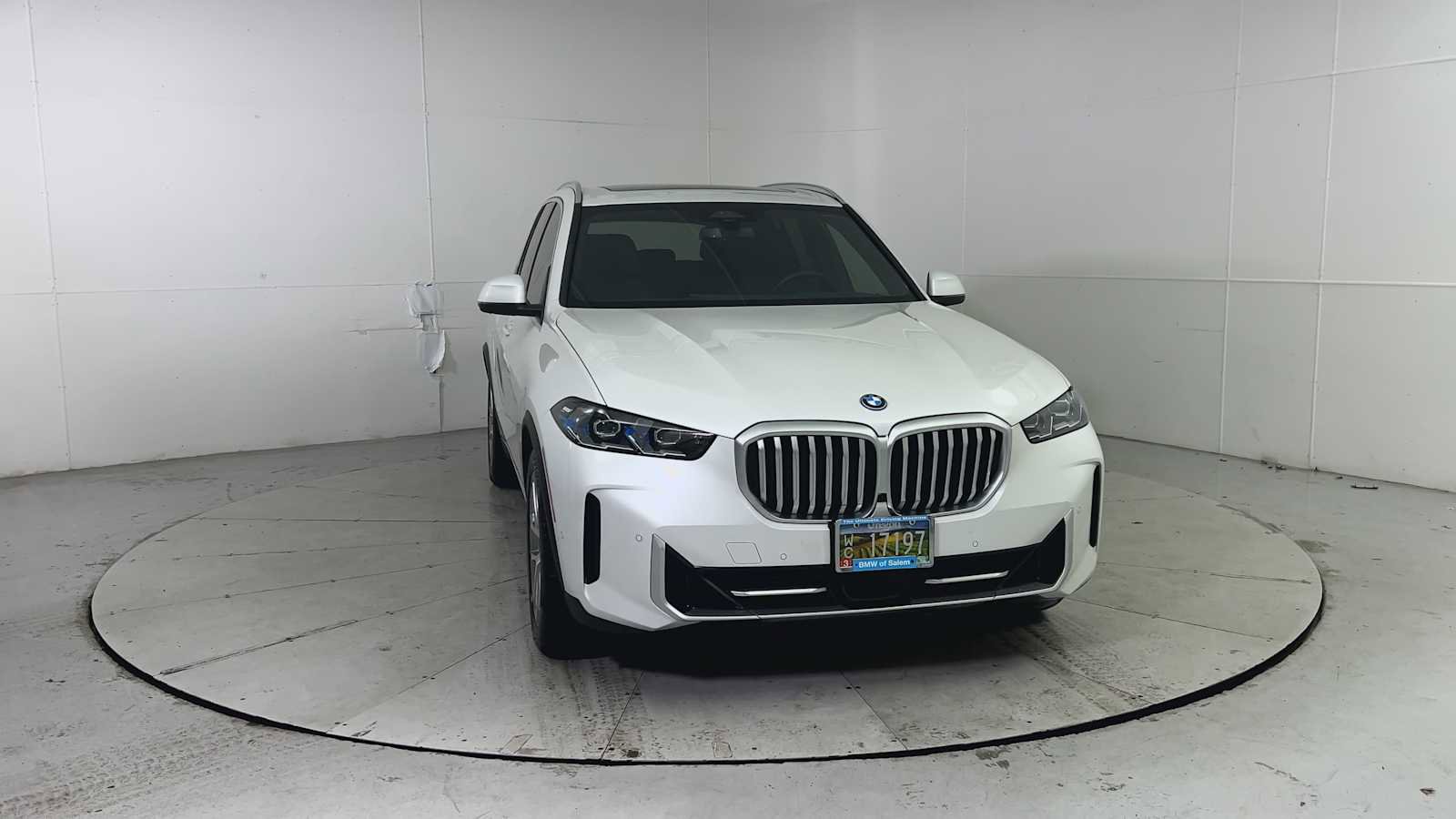 Used 2024 BMW X5 xDrive50e w/ Premium Package image 7