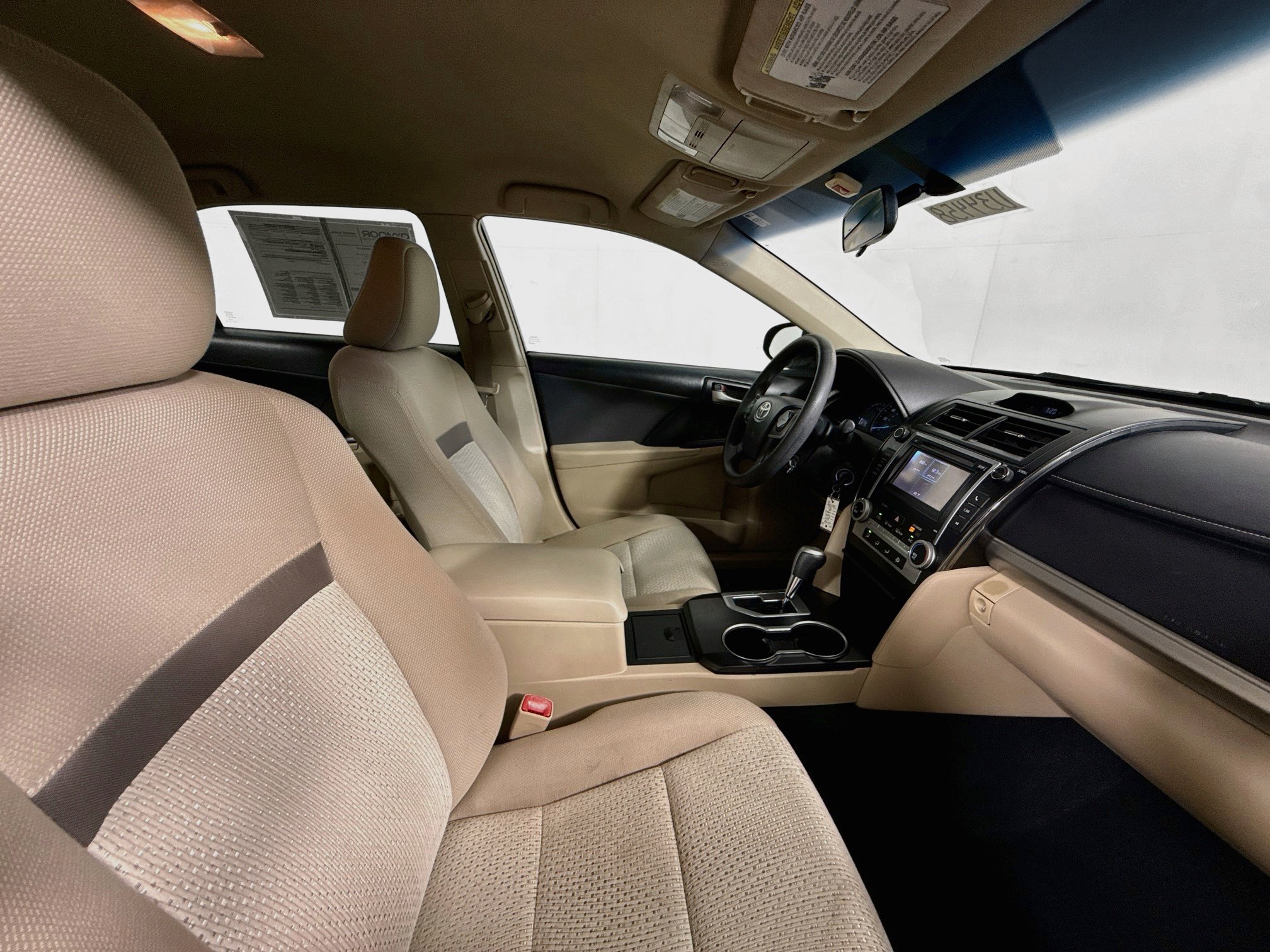 Used 2014 Toyota Camry LE FWD image 25