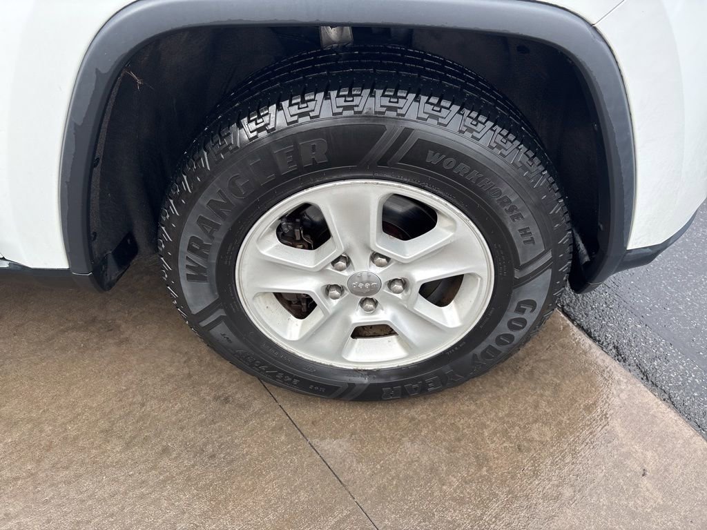 Used 2017 Jeep Grand Cherokee Laredo w/ Quick Order Package 23E image 11