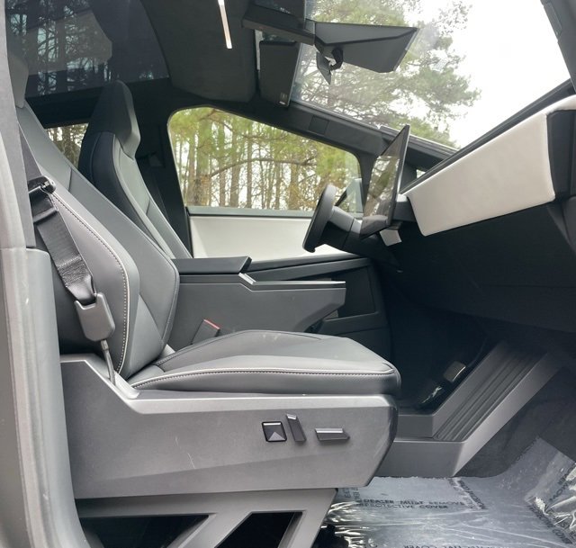 Used 2024 Tesla Cybertruck AWD Crew Cab image 20