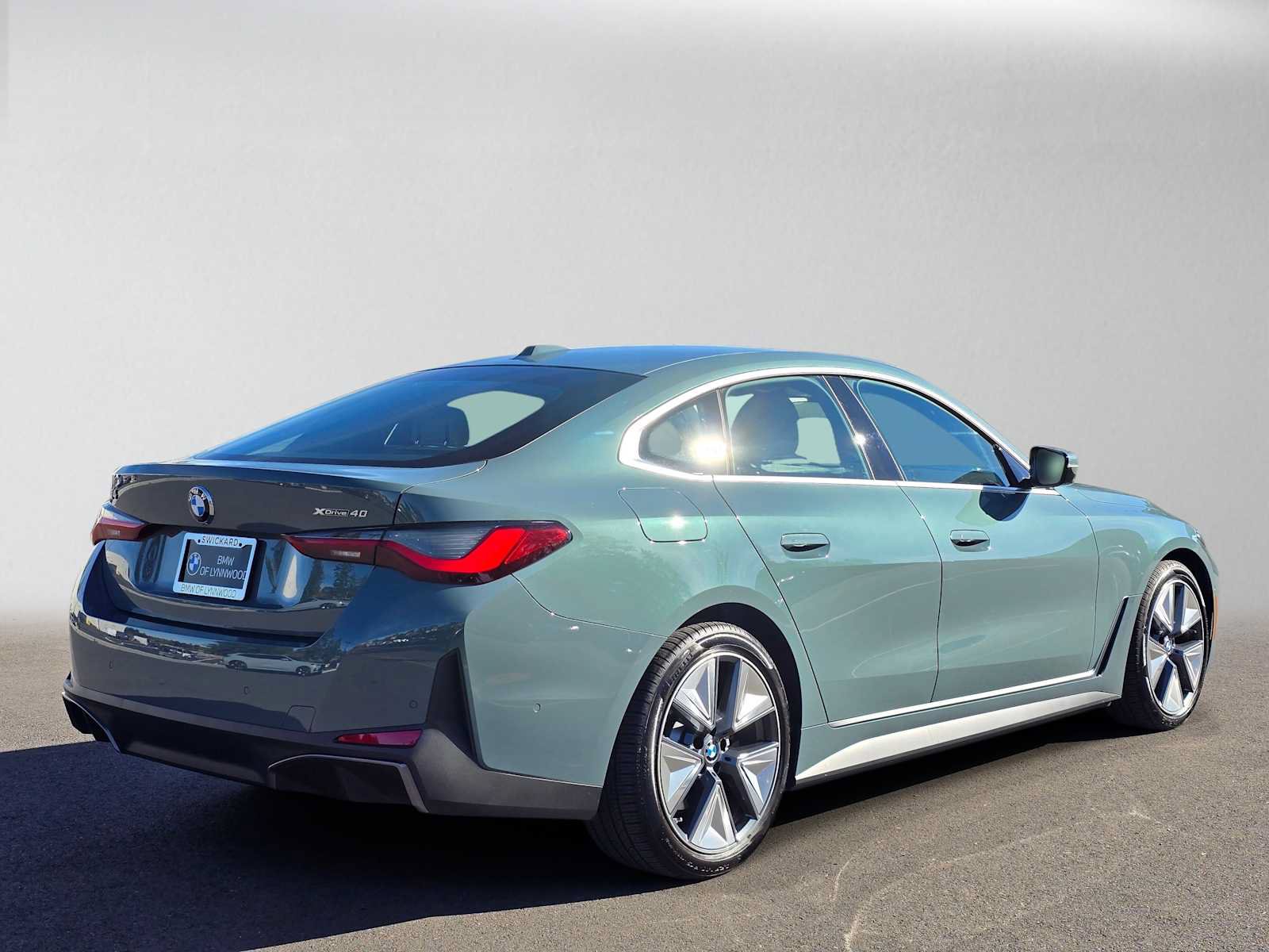 Used 2026 BMW i4 xDrive40i w/ Parking Assistance Package AWD/4WD image 3