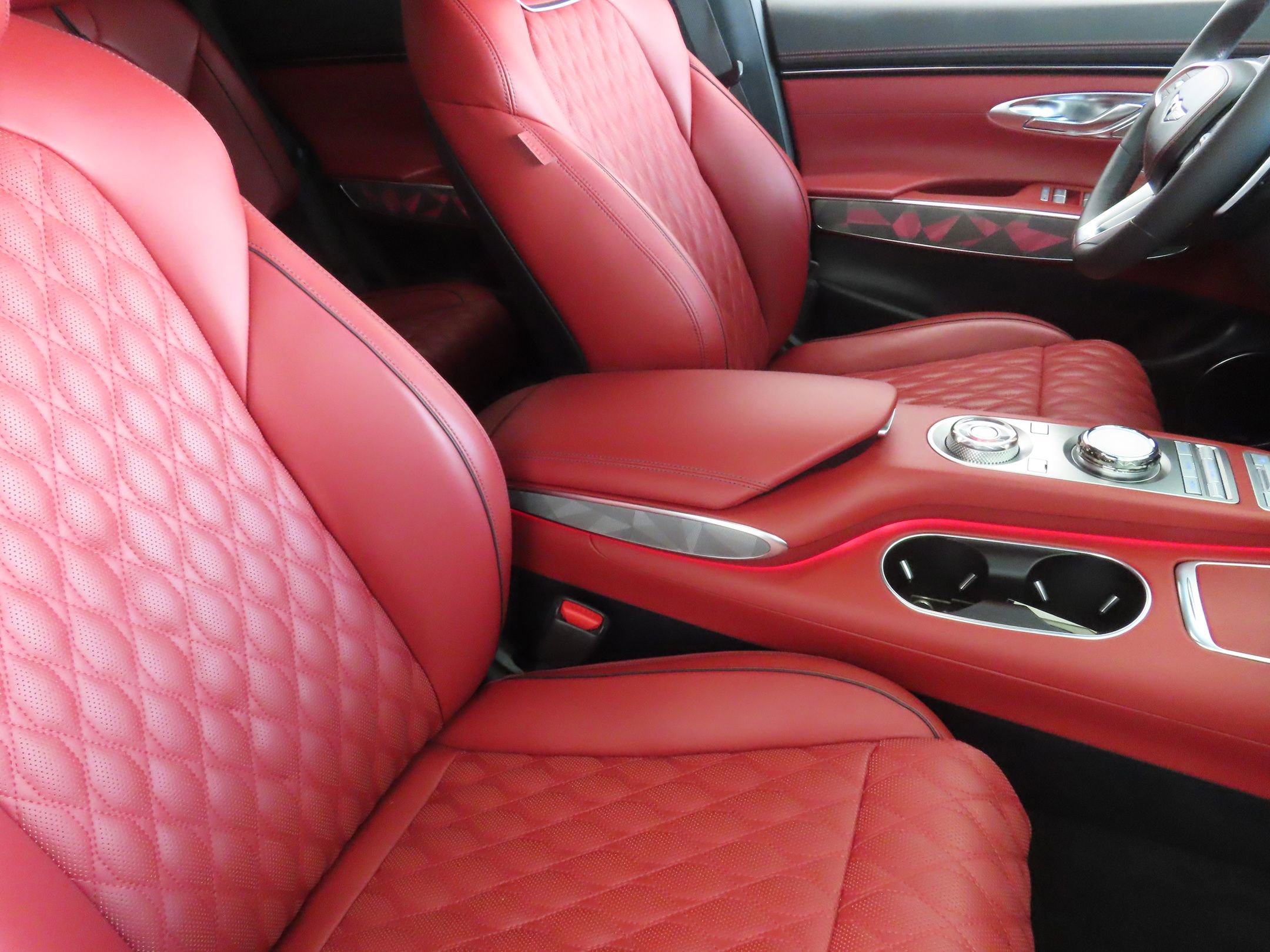 Used 2024 Genesis GV70 3.5T Sport w/ Sport Advanced Package image 30