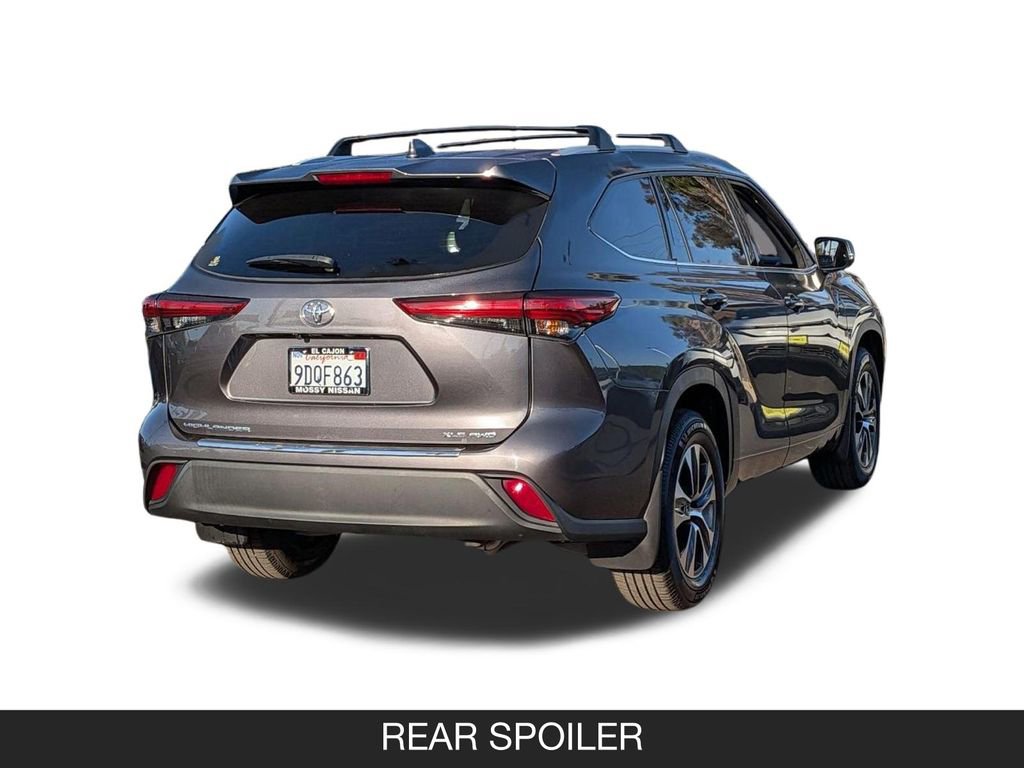 Used 2022 Toyota Highlander XLE AWD/4WD image 8