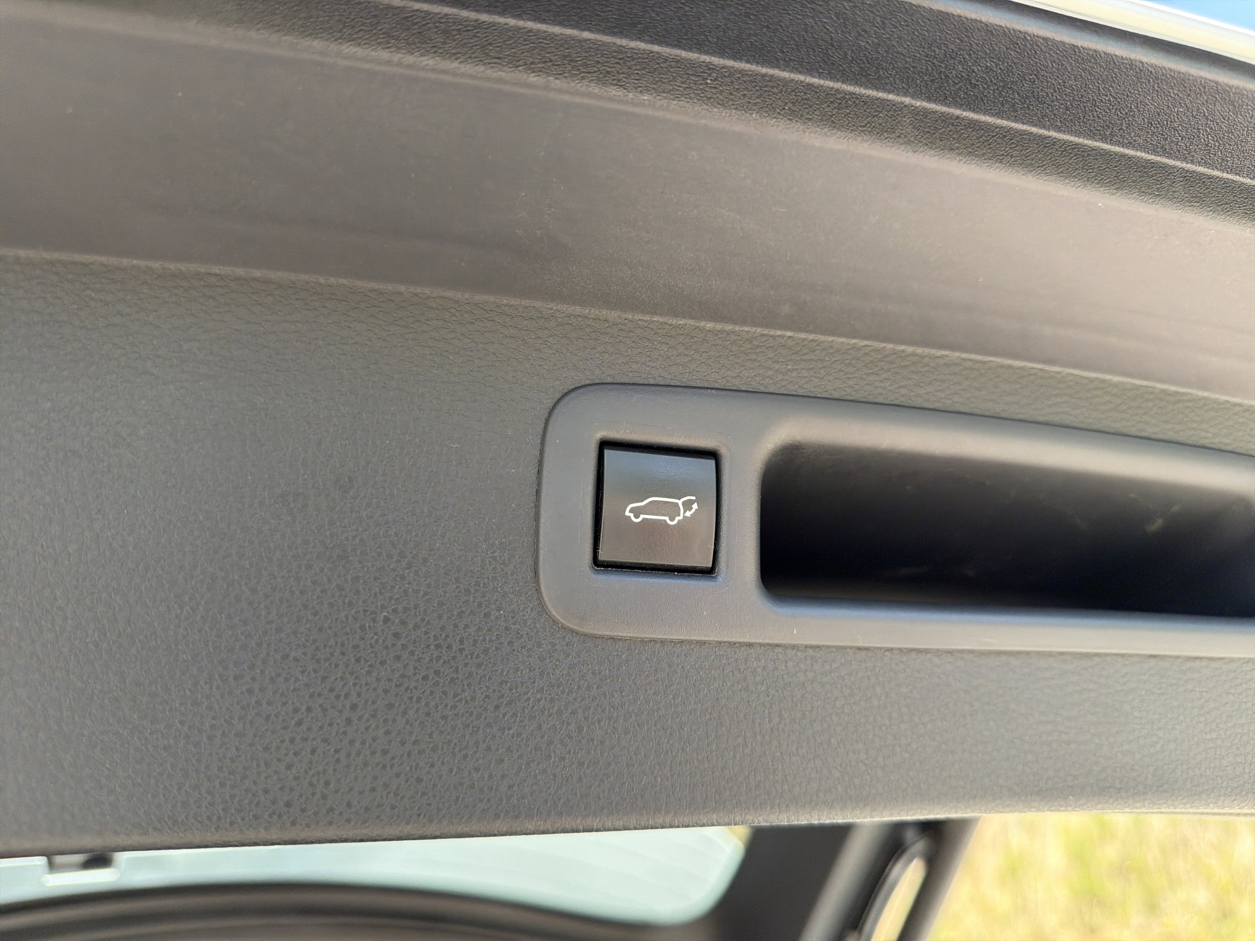 Used 2022 Toyota Highlander XLE FWD image 19