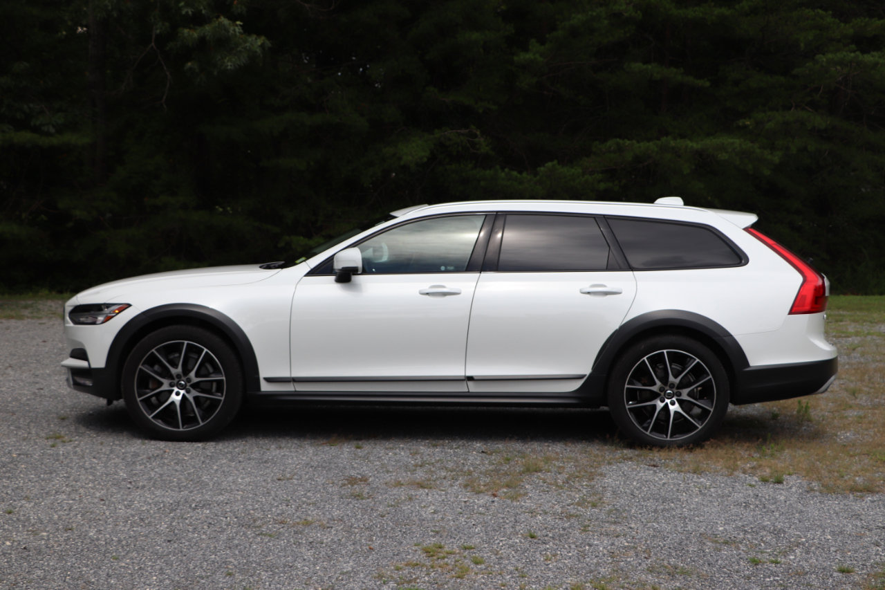 Used 2020 Volvo V90 T6 Cross Country image 32