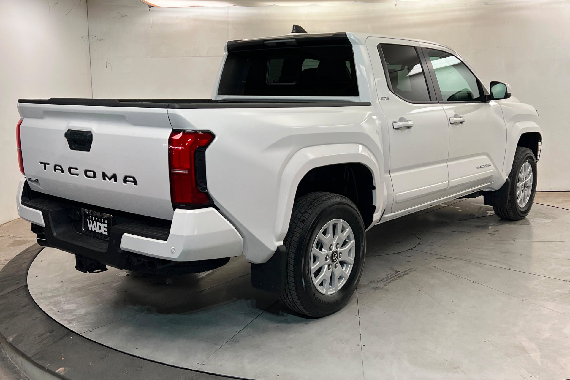Used 2025 Toyota Tacoma SR5 AWD/4WD image 5