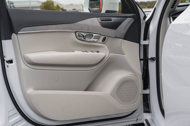 New 2025 Volvo XC90 T8 Ultra w/ Protection Package Premier image 32