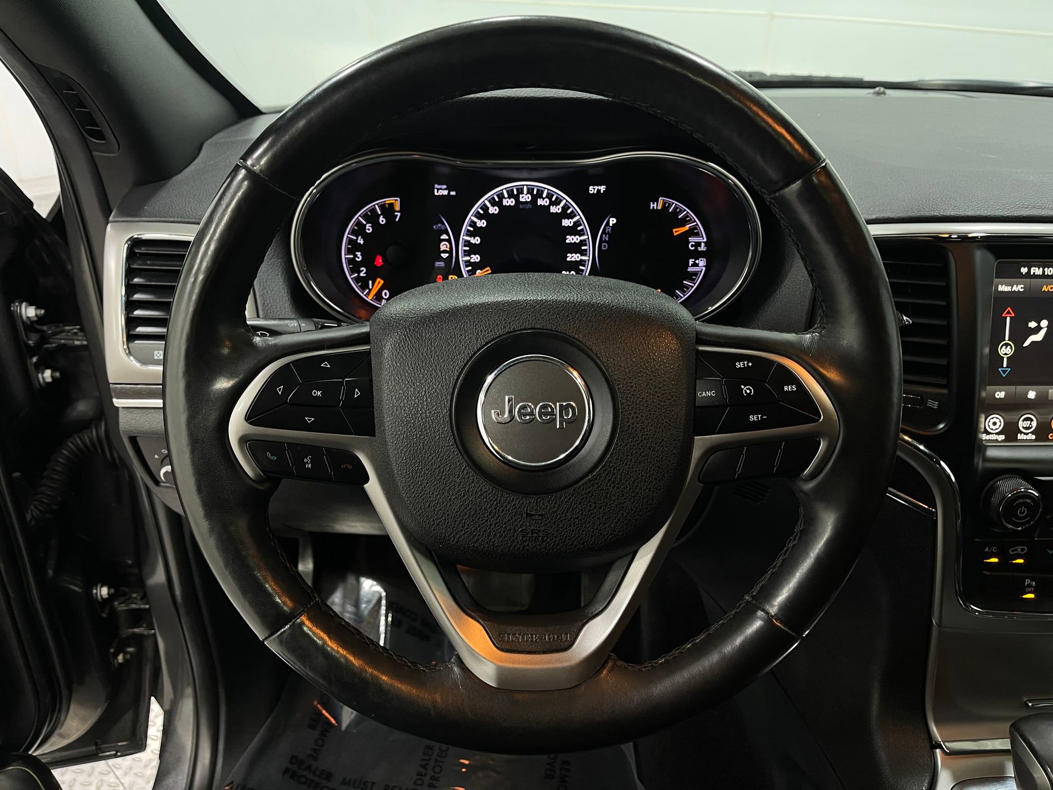 Used 2018 Jeep Grand Cherokee Limited image 23