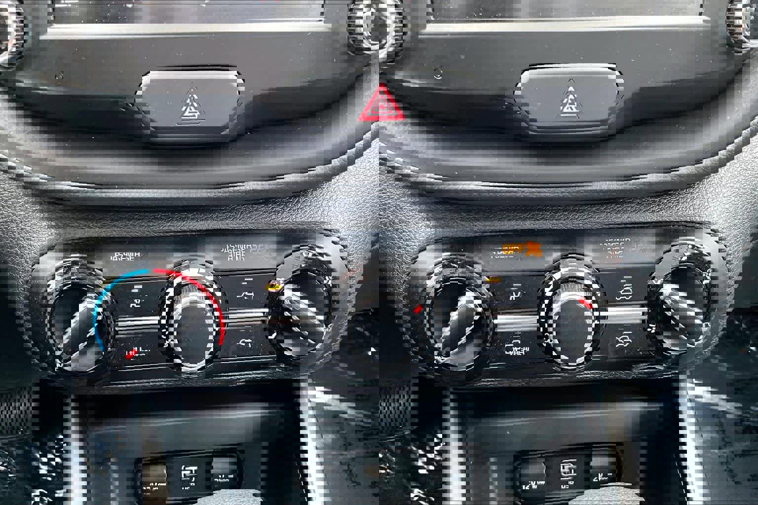 Used 2023 Kia Soul LX image 32