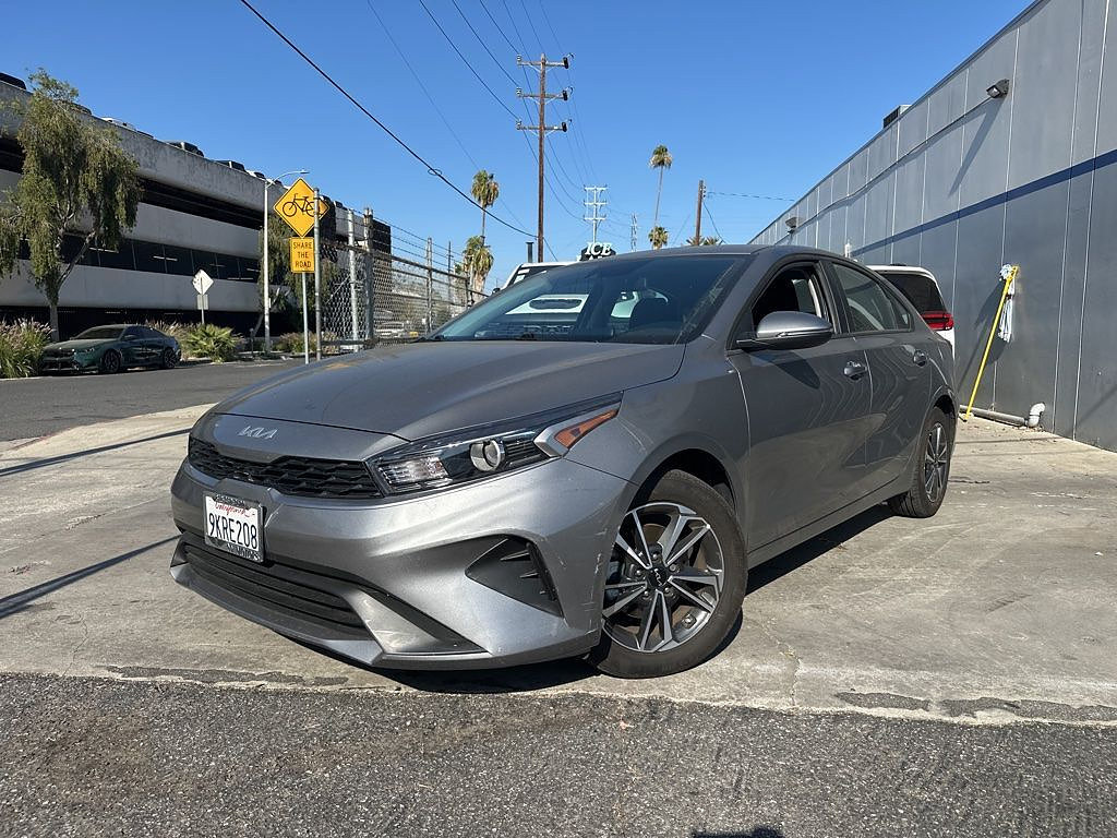 Used 2024 Kia Forte LXS w/ LXS Technology Package FWD image 2