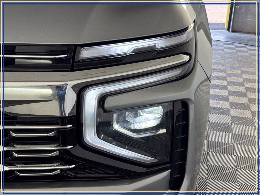 Certified 2025 Chevrolet Suburban Premier AWD/4WD image 43
