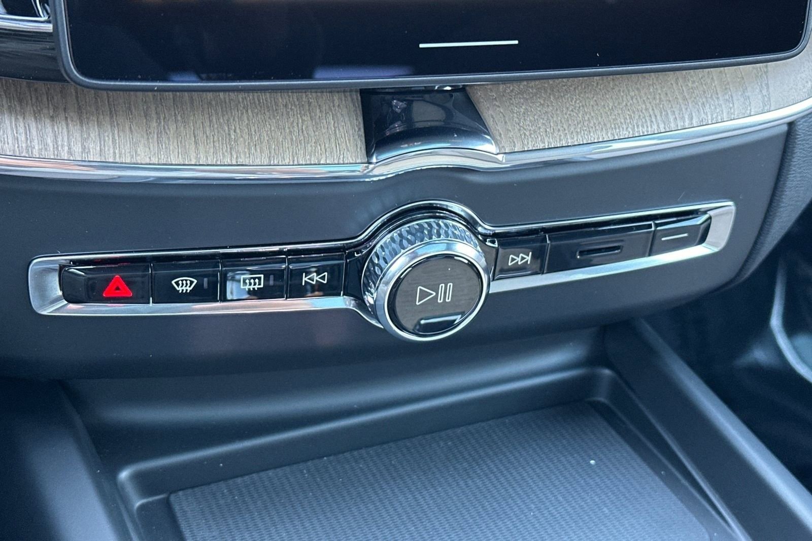 New 2026 Volvo XC60 B5 Plus w/ Protection Package Premier image 23