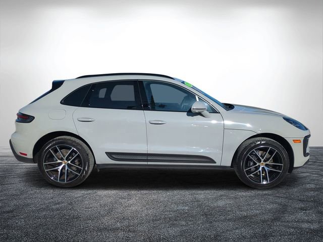 Used 2025 Porsche Macan image 2