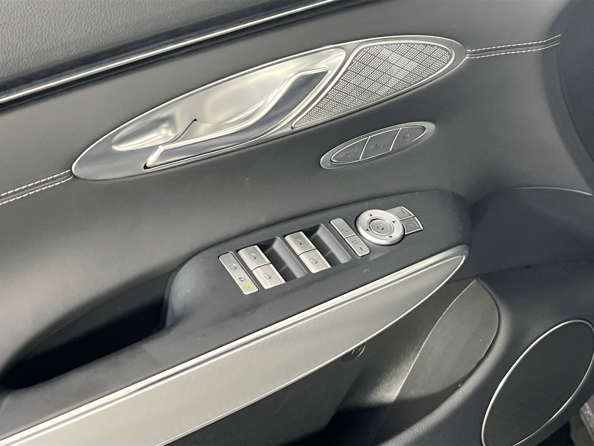 Used 2023 Genesis GV70 2.5T w/ Select Package image 18