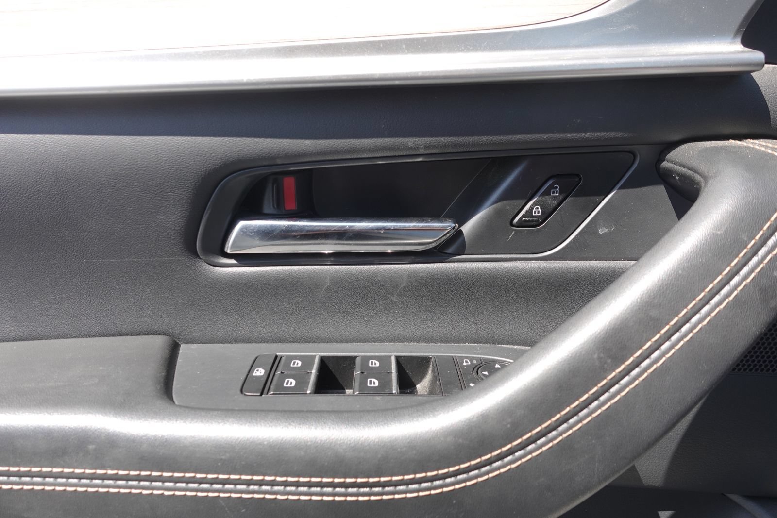 Certified 2024 MAZDA CX-90 Plug-In Hybrid w/ Preferred AWD/4WD image 17