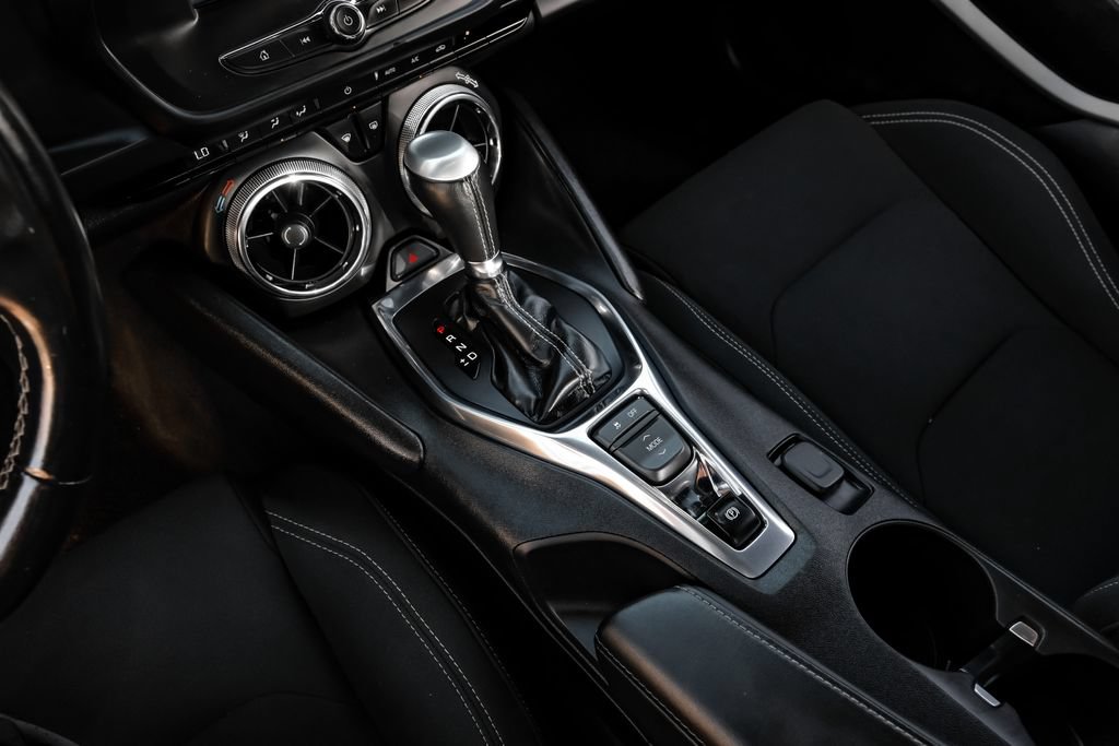 Used 2018 Chevrolet Camaro LT RWD image 17