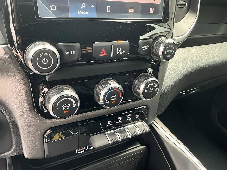 New 2026 RAM 1500 Express AWD/4WD image 22