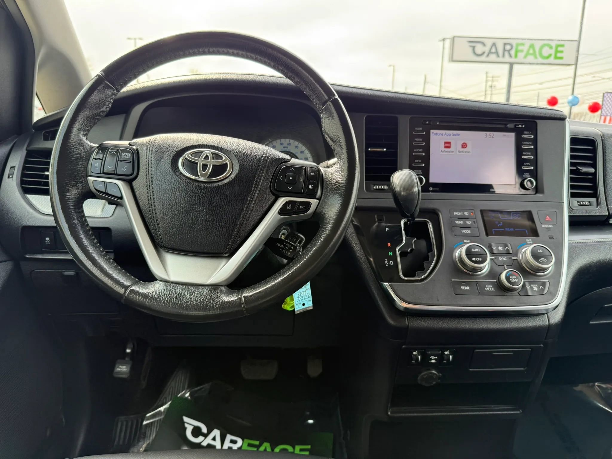 Used 2018 Toyota Sienna SE FWD image 28